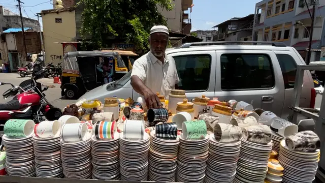  ७ जूनच्या राड्यात इक्बाल तांबोळींच्या गाडीची आणि सामानाची नासधूस करण्यात आली.