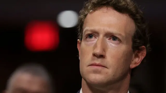 2026年1月31日，Meta行政總裁朱克伯格（Mark Zuckerberg）在德克森參議院辦公大樓（Dirksen Senate Office Building）出席參議院司法委員會聽證會作供。