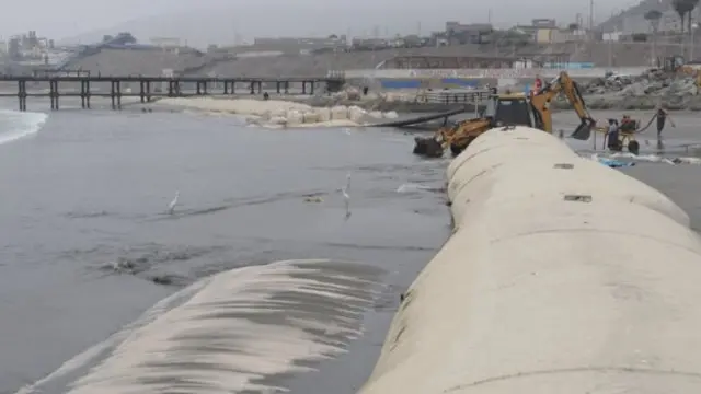 Tubos construídos no portoroleta betChancay para conter aumento do nível do mar