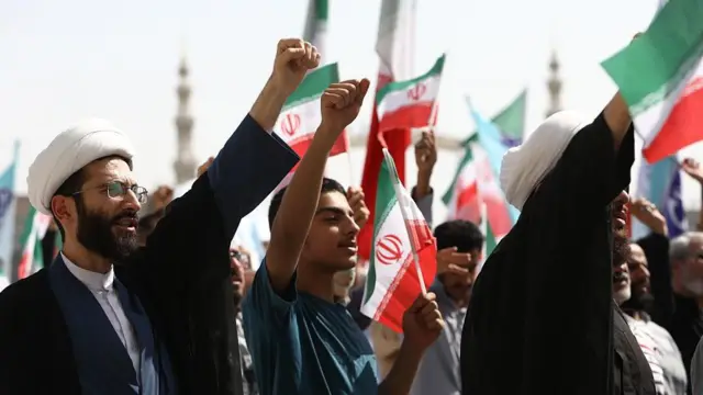 تجمع اعتراضی حامیان جمهوری اسلامی درقم