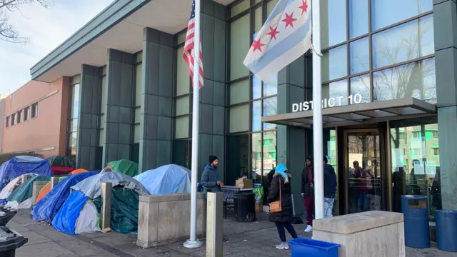 Comisaría del distrito 10 de Chicago el 30 de noviembre