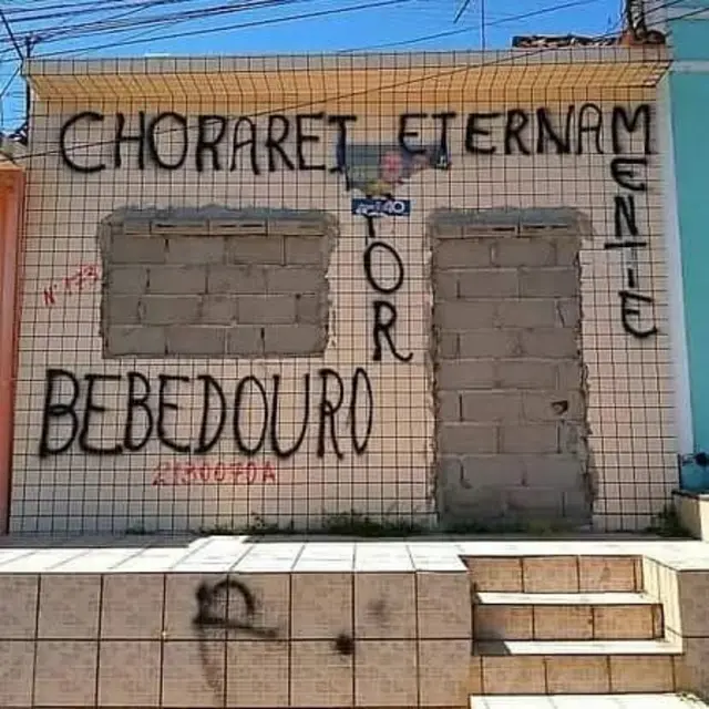 Pichação em casa diz: 'Chorarei eternamente por Bebedouro'