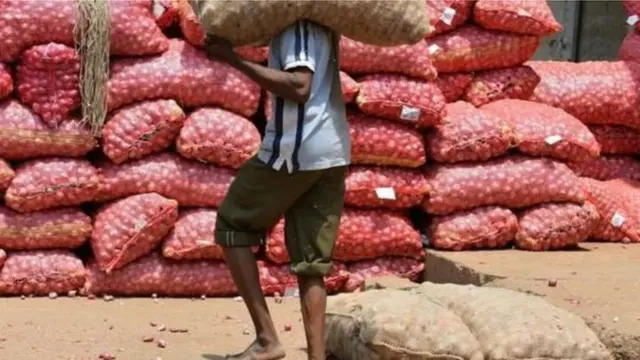 পেঁয়াজের যথেষ্ট মজুদ থাকার পরও দাম বৃদ্ধির কারণ দেখছেন না কেউই