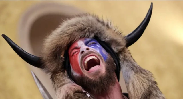 Baskına katılan Jacob Angeli Chansley de yargılandı ve hüküm giydi