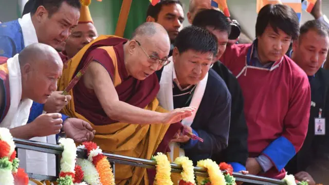 অরুণাচল সফরে দালাই লামা। চীন এরও প্রতিবাদ জানিয়েছে