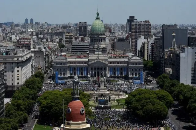 Os seguidoresbetboo hangi ülkeninMilei se reunirambetboo hangi ülkeninfrente ao Congresso Nacionalbetboo hangi ülkeninBuenos Aires.