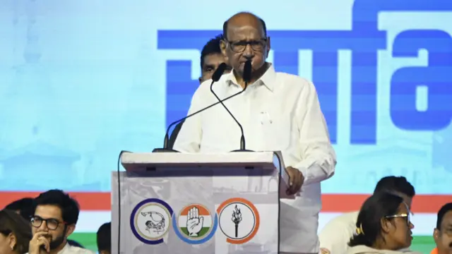 मविआच्या स्वाभिमान सभेत बोलताना शरद पवार