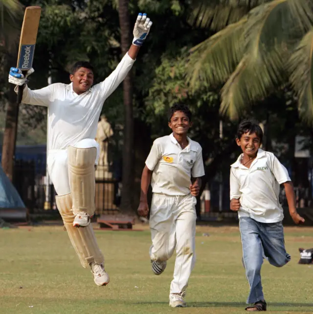 আরমান জাফর ও পৃথ্বী শ-এর সঙ্গে সরফরাজ খানের শৈশব