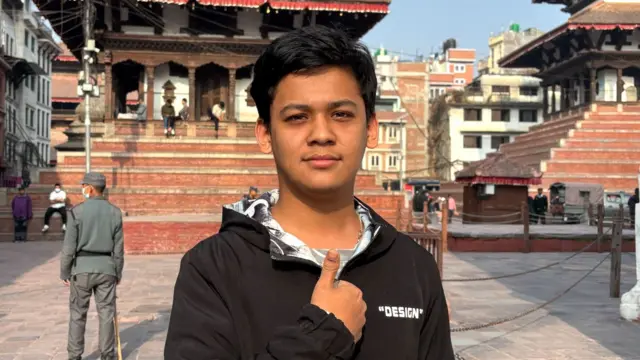 १९ वर्षका सृजल श्रेष्ठ राम्रा व्यक्तिहरू राजनीतिमा आएको आफूले हेर्न चाहेको बताउँछन् 