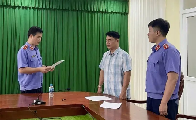 Ông Lê Quốc Việt - cựu phó công an huyện Trà Ôn khi bị khởi tố hồi tháng Ba