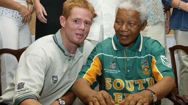 ২০০৩ বিশ্বকাপের আগে নেলসন ম্যান্ডেলার সঙ্গে দক্ষিণ আফ্রিকার ক্যাপ্টেন শন পোলক