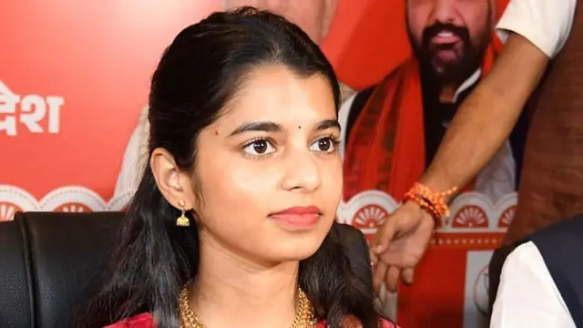 மைதிலி தாகூர்