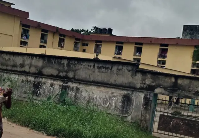 ụlọakwụkwọ Emerald International School ebe nwa ahụ nwụrụ