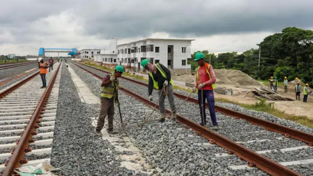 পদ্মাসেতুর উপর দিয়ে যাওয়া ঢাকা-যশোর রেল লাইনের কাজ প্রায় শেষ হয়ে এসেছে