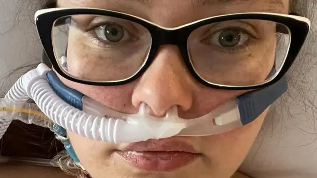 Emma Anderson durante su convalencencia