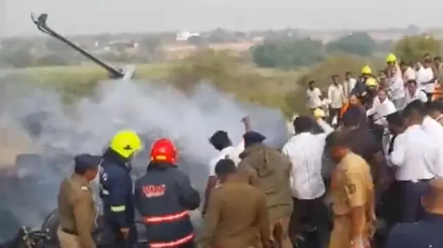 અજિત પવારની રાજકીય સફર, રાષ્ટ્રવાદી કોંગ્રેસ પાર્ટી, બારામતી વિમાન અકસ્માત, શરદ પવાર, સુપ્રિયા સૂલે, બીબીસી ગુજરાતી,