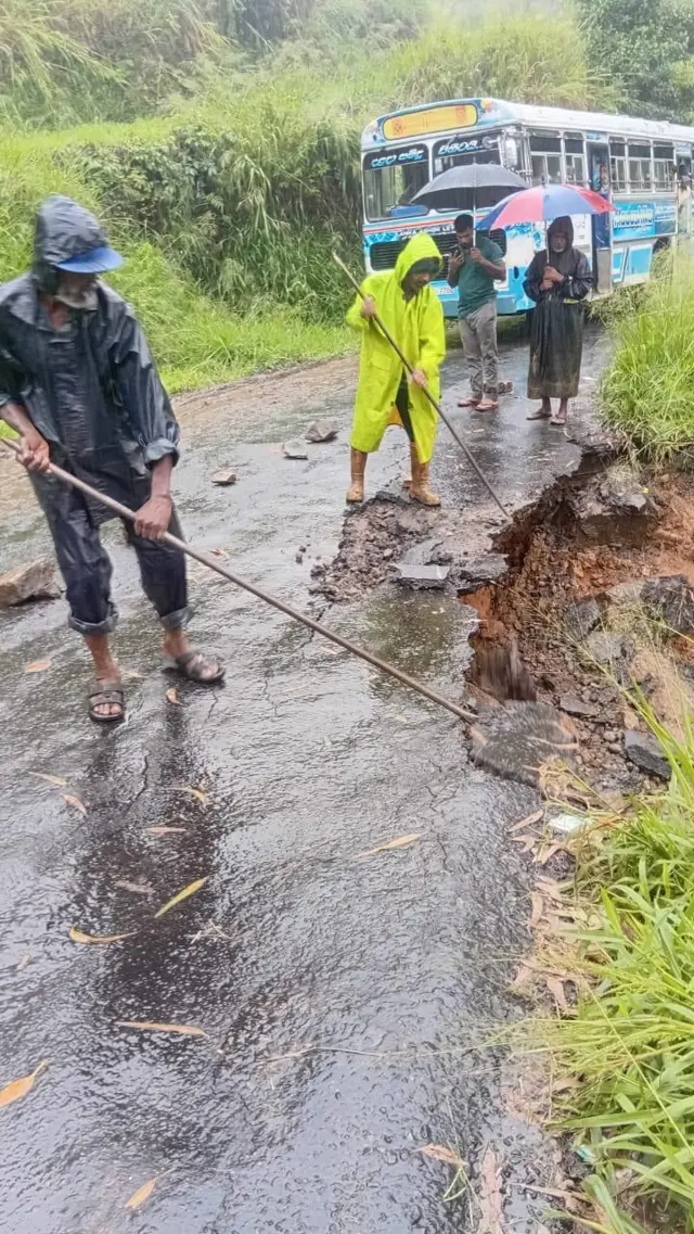 காடியன்லெனா நீர்வீழ்ச்சிக்கு அருகாமையில் உள்ள ஒரு பகுதியில் மண் சரிவு ஏற்பட்டது