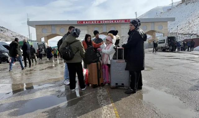 14 Ocak'ta Van'daki Kapıköy Sınır Kapısı'nda bekleyen İranlılar 