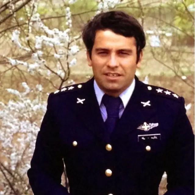 علی سرشار خلبان شهربانی بود