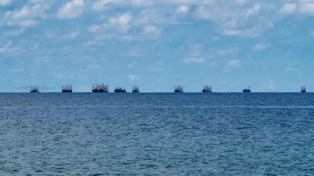 पागासा बेटाजवळ असलेला चिनी जहाजांचा ताफा.