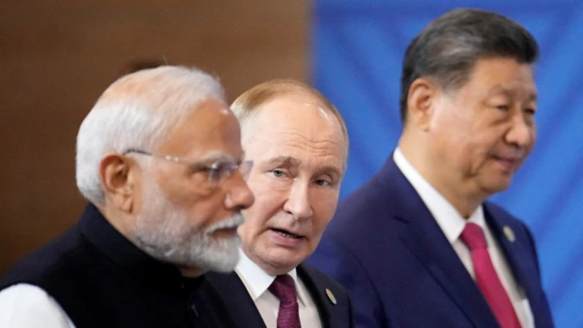 SCO સમિટ, ભારતના વડા પ્રધાન નરેન્દ્ર મોદી, રશિયાના રાષ્ટ્રપતિ વ્લાદિમીર પુતિન અને ચીનના રાષ્ટ્રપતિ શી જિનપિંગ, બીબીસી, ગુજરાતી