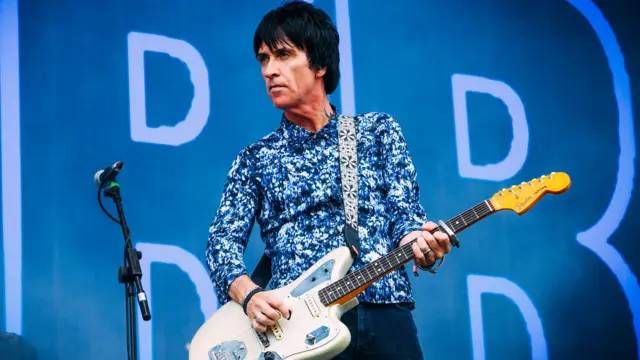 Johnny Marr get 'Legend' plaque for Record Store Day