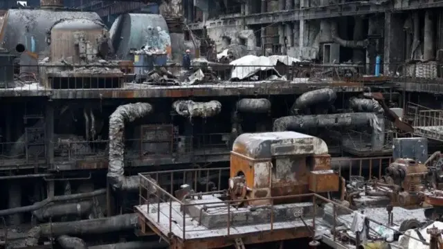 Электростанция внутри, видны следы разрушений