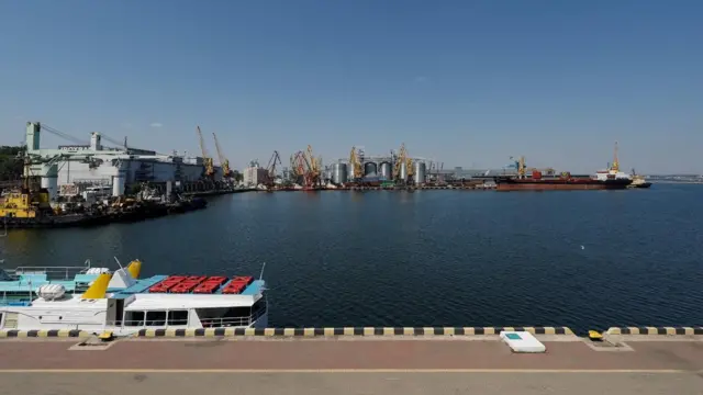 General cargo ship "Kubrosli Y." for di sea port wey dey Odesa after restarting grain export