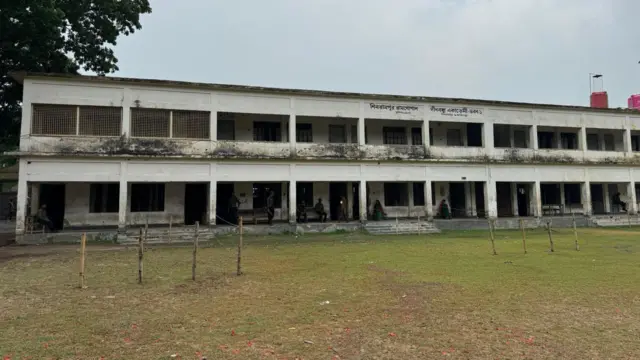 সকাল থেকেই ফাঁকা ছিল অনেক ভোটকেন্দ্র