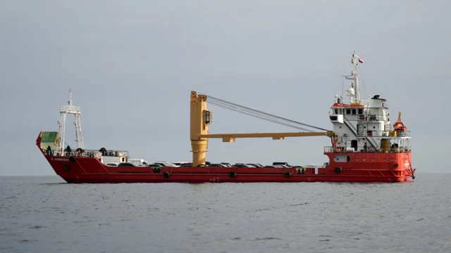 Un buque de carga en aguas del estrecho de Ormuz.