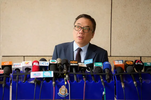 2026年2月9日星期一，香港警方国家安全处总警司李桂华在判刑后见记者。
