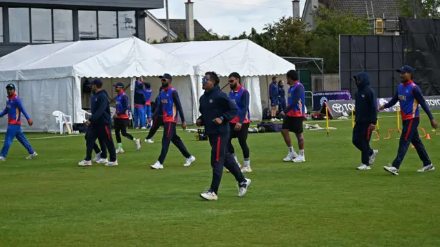 खेलअगाडि अभ्यास गर्दै नेपाली टोली