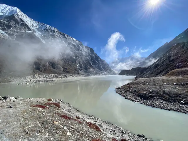 दोलखाको रोल्वालिङ उपत्यकामा रहेको च्छो रोल्पा हिमताललाई जोखिमयुक्त वर्गमा राखिएको छ