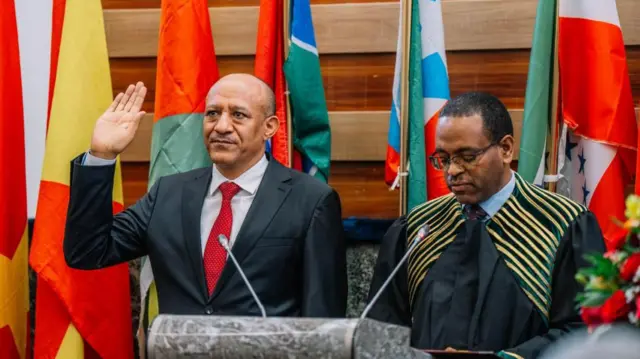 አቶ ተመስገን ጥሩነህ በምክትል ጠቅላይ ሚኒስትርነት ቃለ መሃላ ሲፈጽሙ 