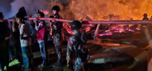 আগুন নিয়ন্ত্রণে কাজ করছে ফায়ার সার্ভিস