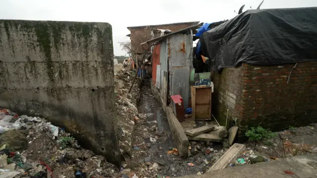 क्रांती नगर, मिठी नदी 