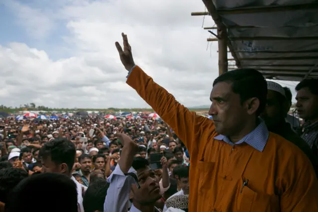 အမေရိကန်သမ္မတအိမ်တော်ကို သွားရောက်ခဲ့တဲ့ ရိုဟင်ဂျာခေါင်းဆောင်တစ်ဦးဖြစ်သူ မိုဟစ်အူလာ 