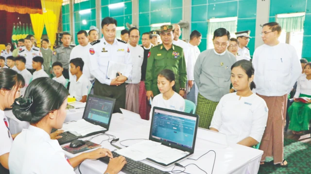 လူဝင်မှုကြီးကြပ်ရေးနဲ့ပြည်သူ့အင်အားဝန်ကြီး ဦးမြင့်ကြိုင် 