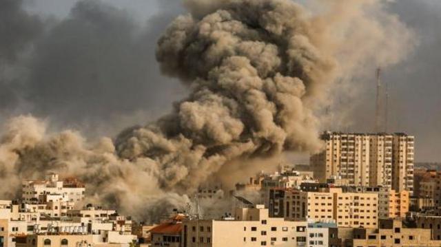 بالصور: كيف كانت غزة قبل الحرب وكيف تبدو الآن؟ - BBC News عربي