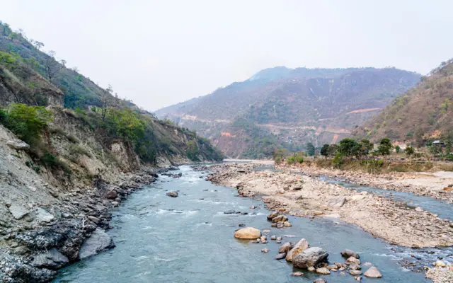 अरुण नदीचे संग्रहित छायाचित्र 