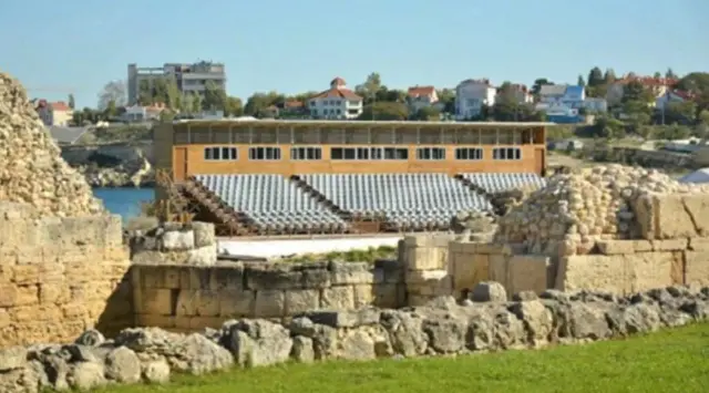 Сучасний театр на залишках унікальної римської цитаделі 