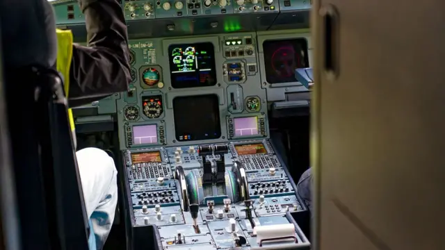 uçak kokpiti 