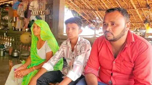 ઉમંગ સોલંકી તેના પરિવાર સાથે