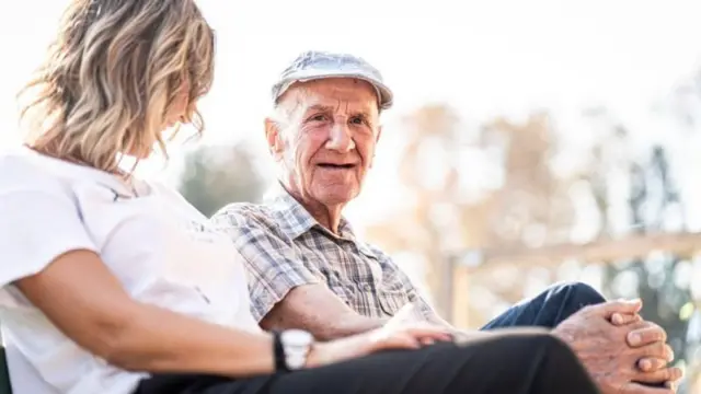 వృద్ధులైన తల్లిదండ్రులు