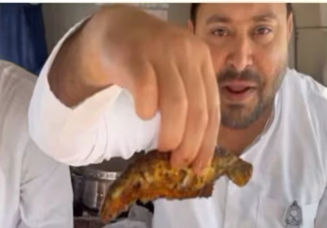 বিহারের প্রাক্তন উপ-মুখ্যমন্ত্রী তেজস্বী যাদব বিমানে বসে মাছের ছবি সহ ভিডিও দিয়েছিলেন