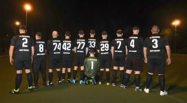 Фотографија уочи меча против Румпенхајма на који је истрчало 11 Куртановића