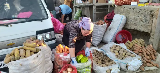 Krossdresser bilan boglangan jinsiy aloqani aks ettiruvchi porno videolar