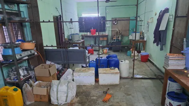 బడిలోనే అల్ప్రాజోలం తయారీ