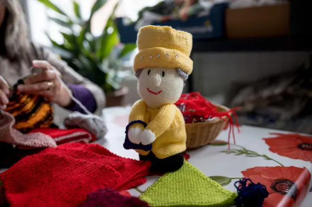 నిట్టింగ్ అల్లడం, వ్యసనం అలవాటు