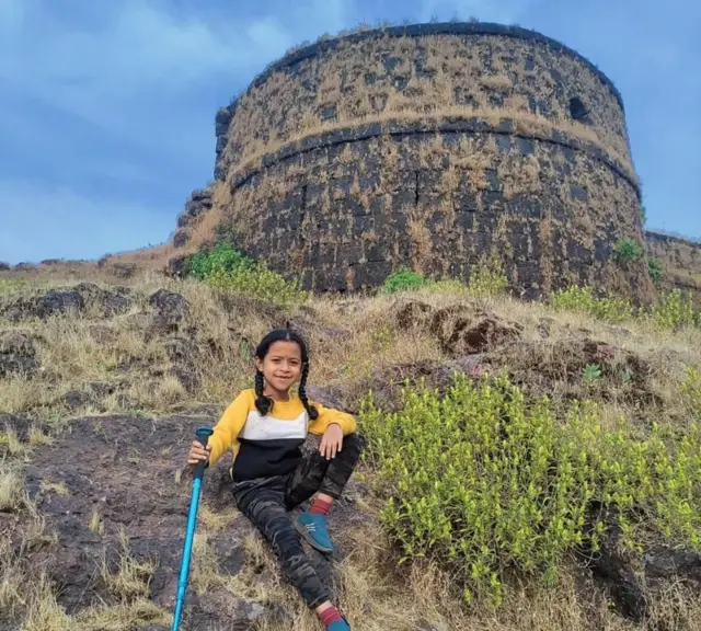 ఏడేళ్ల వయసుకే 121 కోటలు ఎక్కిన శర్విక